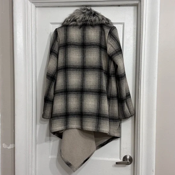 Nicholas K Designer Wool Blend Plaid Asymmetrical Coat with Faux Fur Collar (M) - Picture 2 of 13
